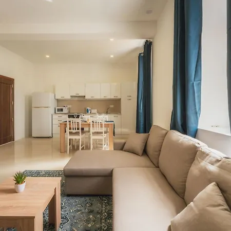 Charming Bormla With Terrace Bbq & Pool Table