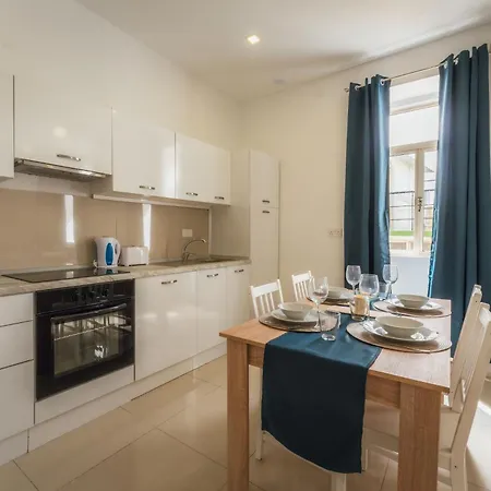 Charming Bormla With Terrace Bbq & Pool Table Cospicua