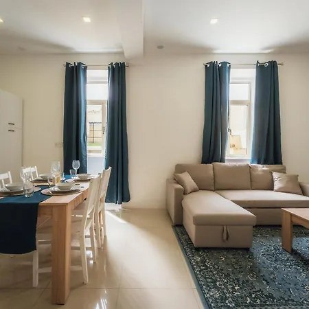 Charming Bormla With Terrace Bbq & Pool Table